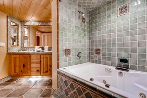 콘도, 침실 2개 | 욕실 | 타월