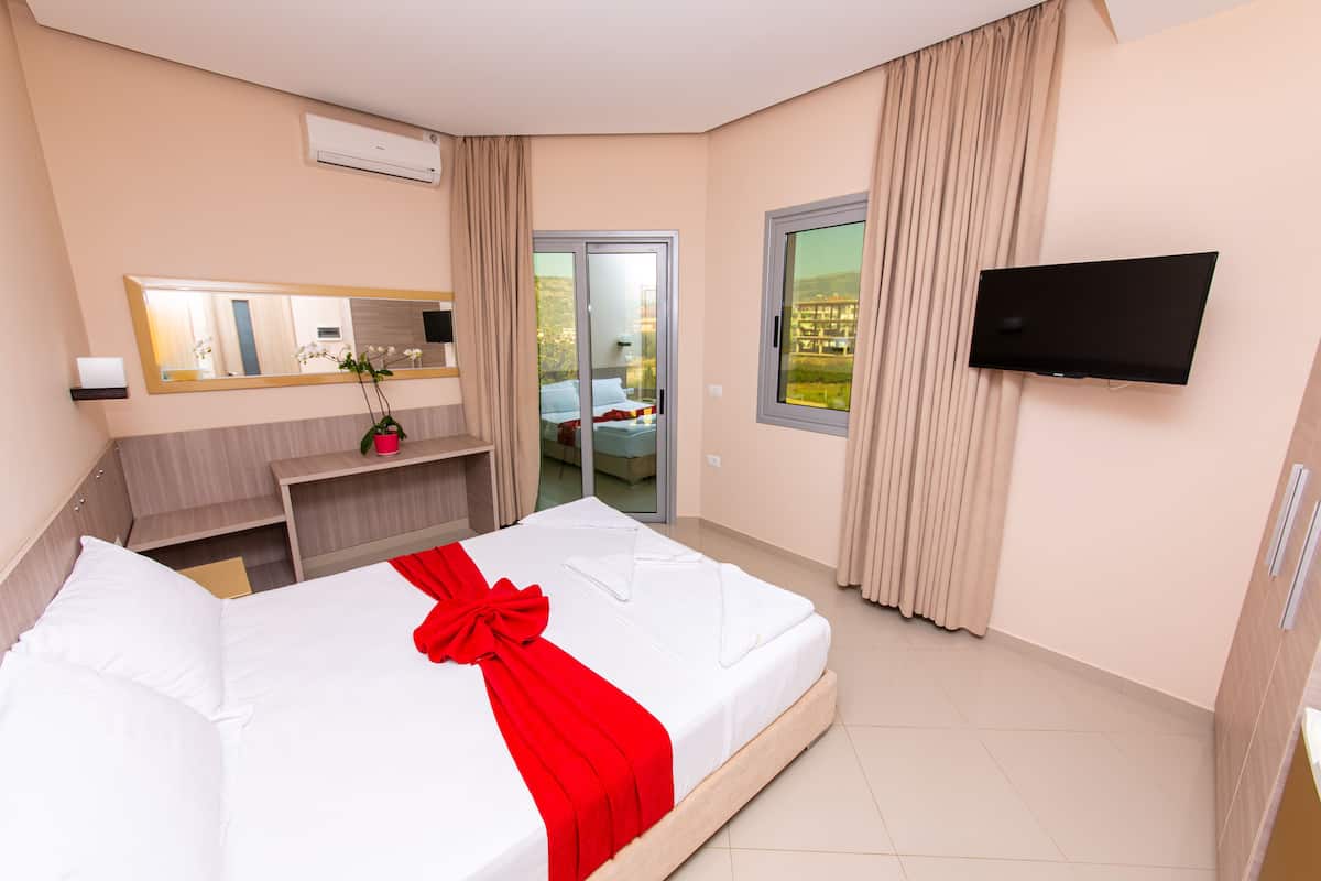 Habitación doble, balcón | 1 habitación, escritorio, insonorización y cunas gratuitas