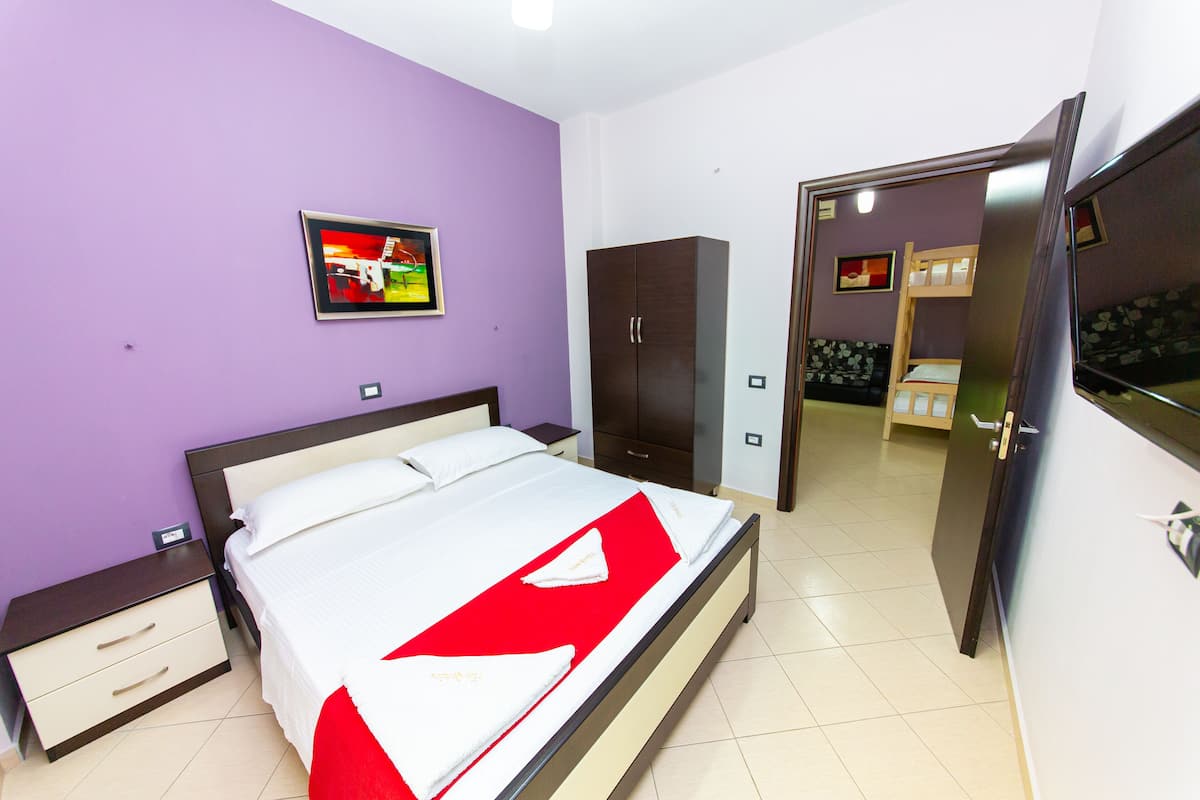 Habitación familiar, balcón | 1 habitación, escritorio, insonorización y cunas gratuitas