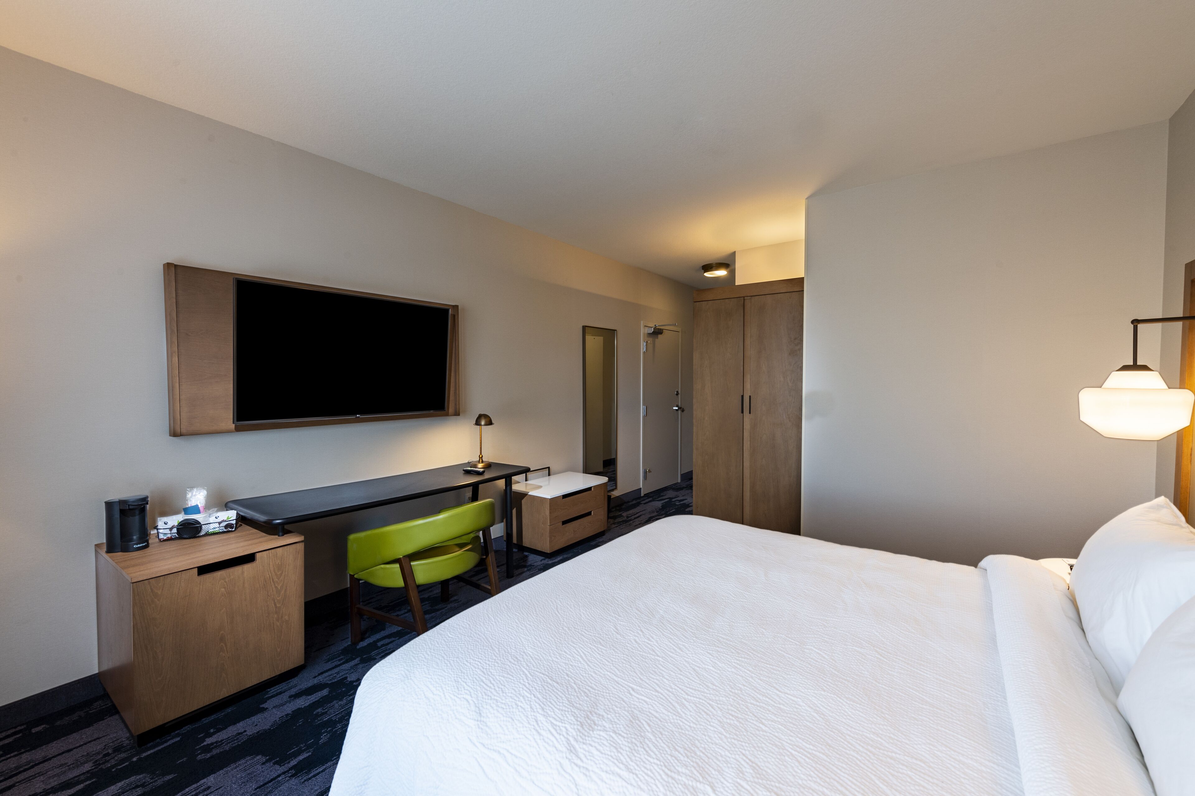 room, 1 king bed | desk, iron/ironing board, cots/infant beds, wifi