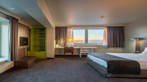 Desk, laptop workspace, free WiFi, bed sheets