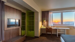 Desk, laptop workspace, free WiFi, bed sheets - B&B Hotel Nowy Targ (Nowy Targ)