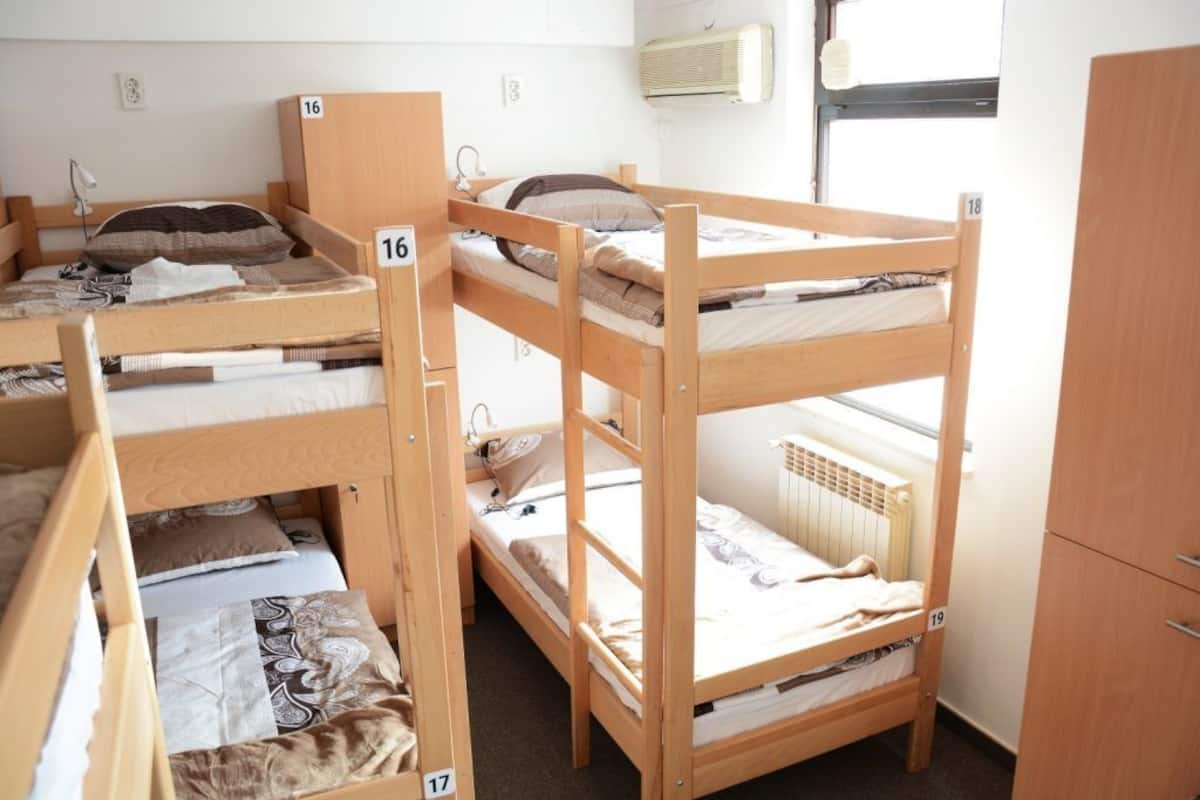 Basic Room, Mixed Dorm, Shared Bathroom (R1)