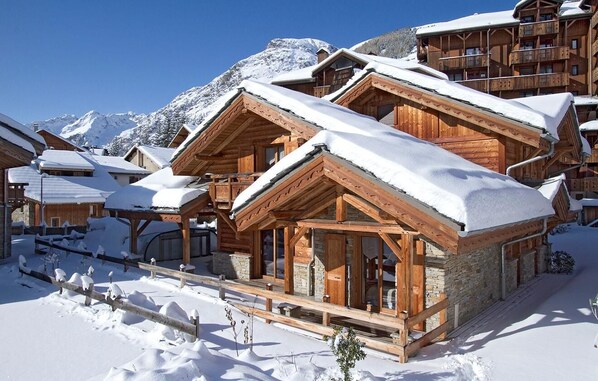 Exterior - Chalet, 200m from ski slopes, fitness, swimming pool, sauna, balcony, fireplace or stove, parking (Les Deux Alpes)