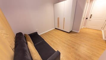 Familienzimmer, Balkon | Minibar, Zimmersafe, Schreibtisch, Verdunkelungsvorhänge