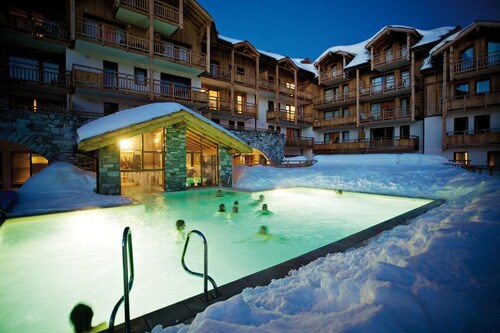300m des commerces, piscine, sauna, hammam, terrasse, balcon, télévision, casier à ski, 40m²