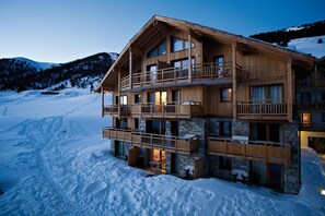 Exterior - Ski-in/ski-out & foot of the slopes, fitness, swimming pool, sauna, hammam, terrace, balcony, tv (Montgenèvre)