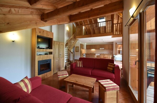 Living area - 300m from shops, swimming pool, sauna, hammam, terrace, balcony, tv, ski locker, 53m², Montgenèvre (Montgenèvre)