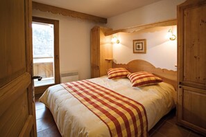 3 bedrooms, free WiFi, bed sheets - 300m from shops, swimming pool, sauna, hammam, terrace, balcony, tv, ski locker, 53m², Montgenèvre (Montgenèvre)