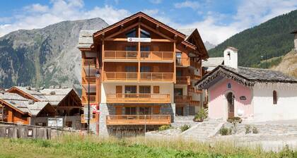 Pied des pistes de ski, remise en forme, piscine, terrasse, balcon, télévision, casier à ski