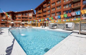 Indoor pool, a heated pool - Fitness, swimming pool, sauna, hammam, fireplace or stove, tv, ski locker, 76-84m², Les Arcs (Les Arcs)