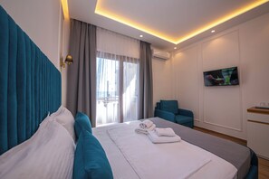 Quadruple Room, Balcony, Sea View | In-room safe, free WiFi, bed sheets - Hotel Vila Misiri (Durrës)