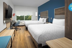 Escritorio, espacio para trabajar con un portátil, cortinas opacas