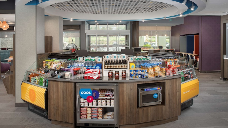 Tru by Hilton Charlotte Airport Lake Pointe