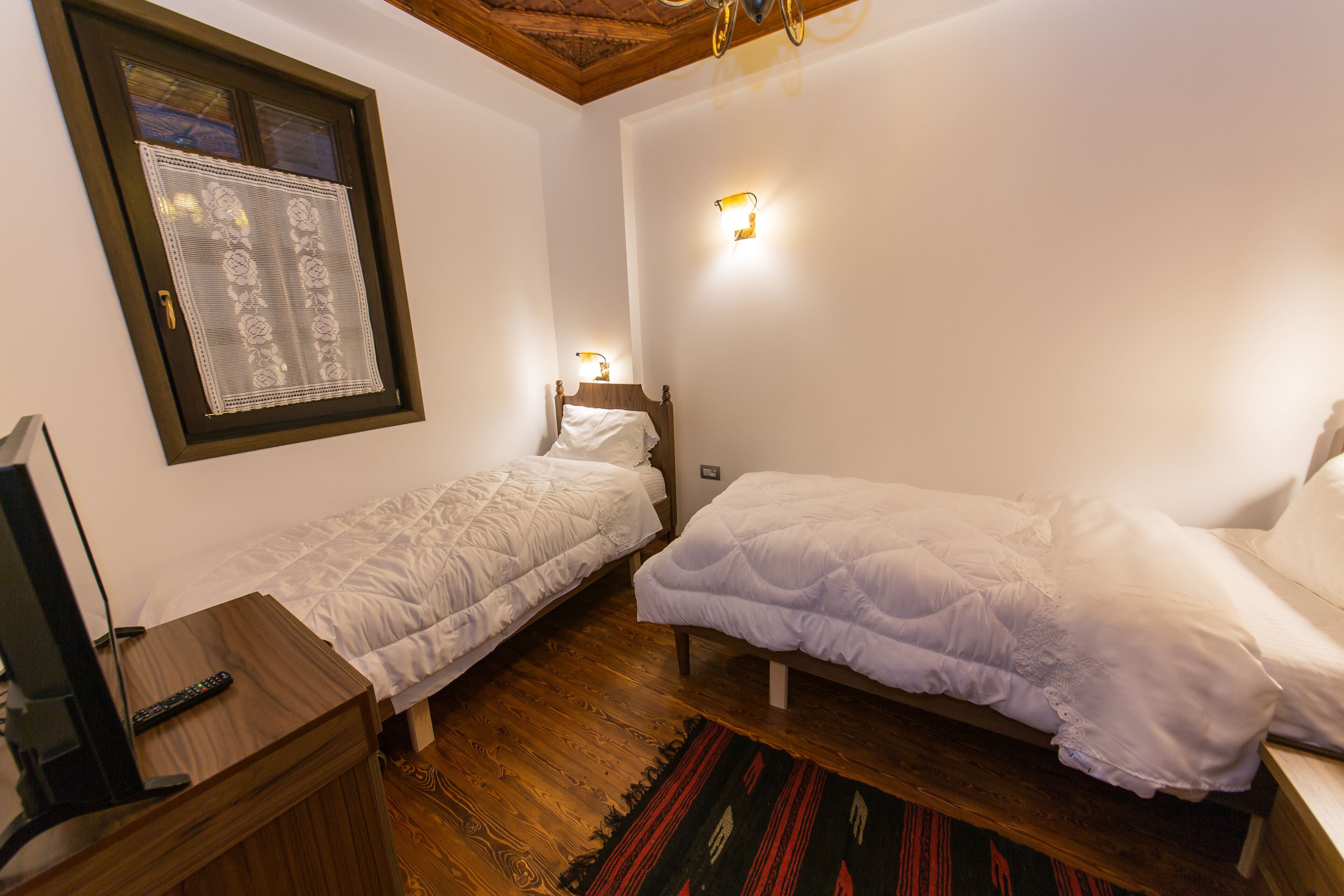 economy twin room | 1 bedroom, minibar, desk, soundproofing