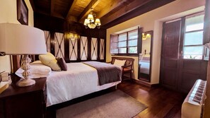 4 habitaciones, tabla de planchar con plancha, wifi y ropa de cama 