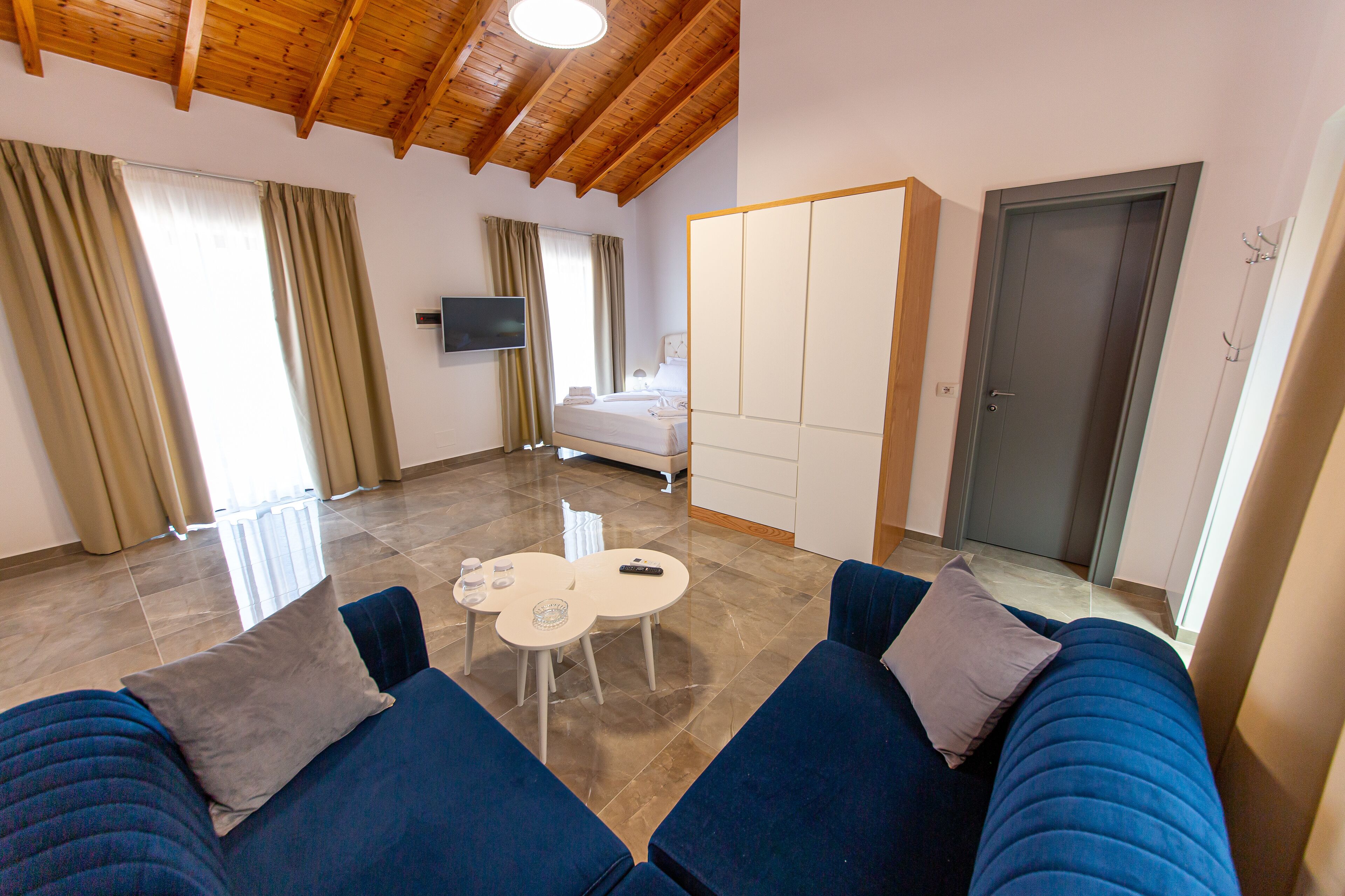 1 bedroom, desk, blackout curtains, soundproofing