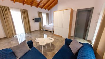 1 bedroom, desk, blackout curtains, soundproofing