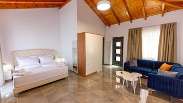 Junior Suite, Terrace, Sea View | 1 bedroom, desk, blackout drapes, soundproofing
