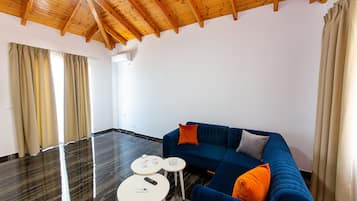 Junior Suite, Terrace, Sea View | 1 bedroom, desk, blackout drapes, soundproofing