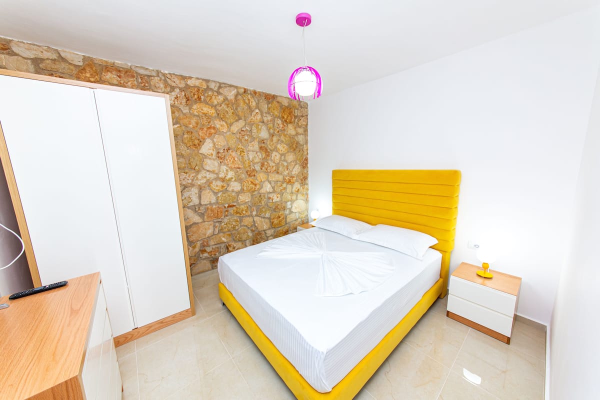 Apartment, 1 Bedroom | 1 bedroom, desk, blackout drapes, soundproofing