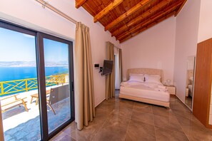 Junior Suite, Terrace, Sea View | 1 bedroom, desk, blackout drapes, soundproofing