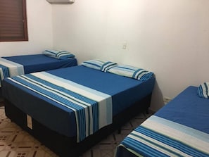 Habitación cuádruple | Wifi gratis y ropa de cama