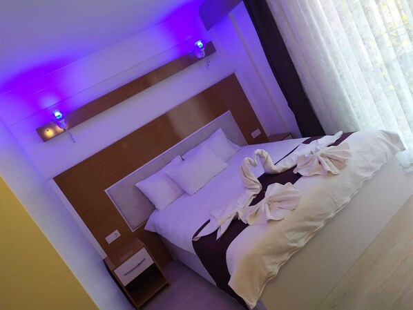 办公桌、笔记��本电脑工作区、熨斗/熨板、免费 WiFi