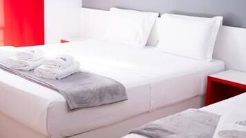 Triple Room | Desk, free WiFi, bed sheets