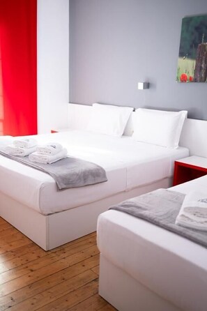 Kamar Triple | Meja kerja, Wi-Fi gratis, dan seprai linen