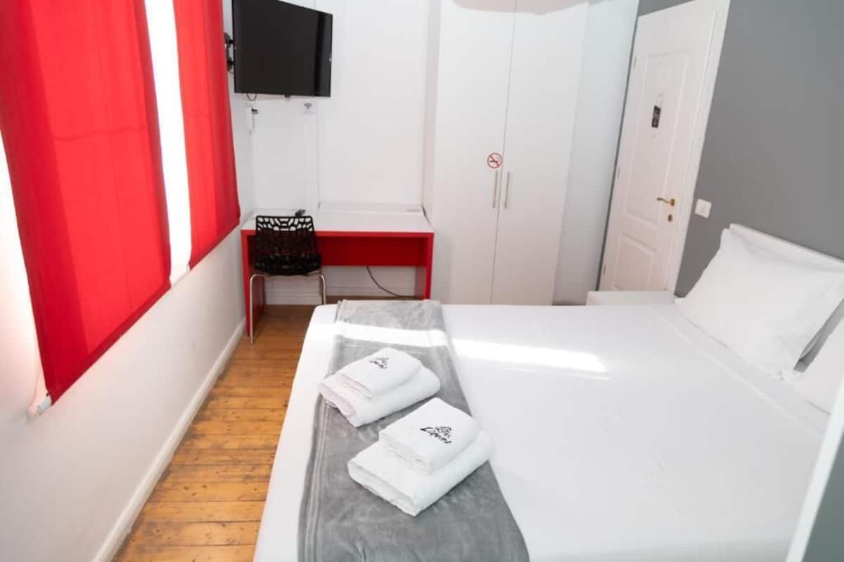 Kamar Double Standar | Meja kerja, Wi-Fi gratis, dan seprai linen