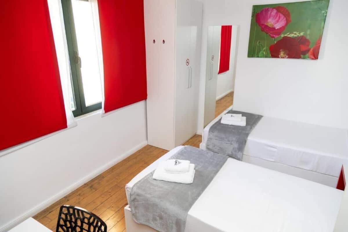 Kamar Twin Superior | Meja kerja, Wi-Fi gratis, dan seprai linen