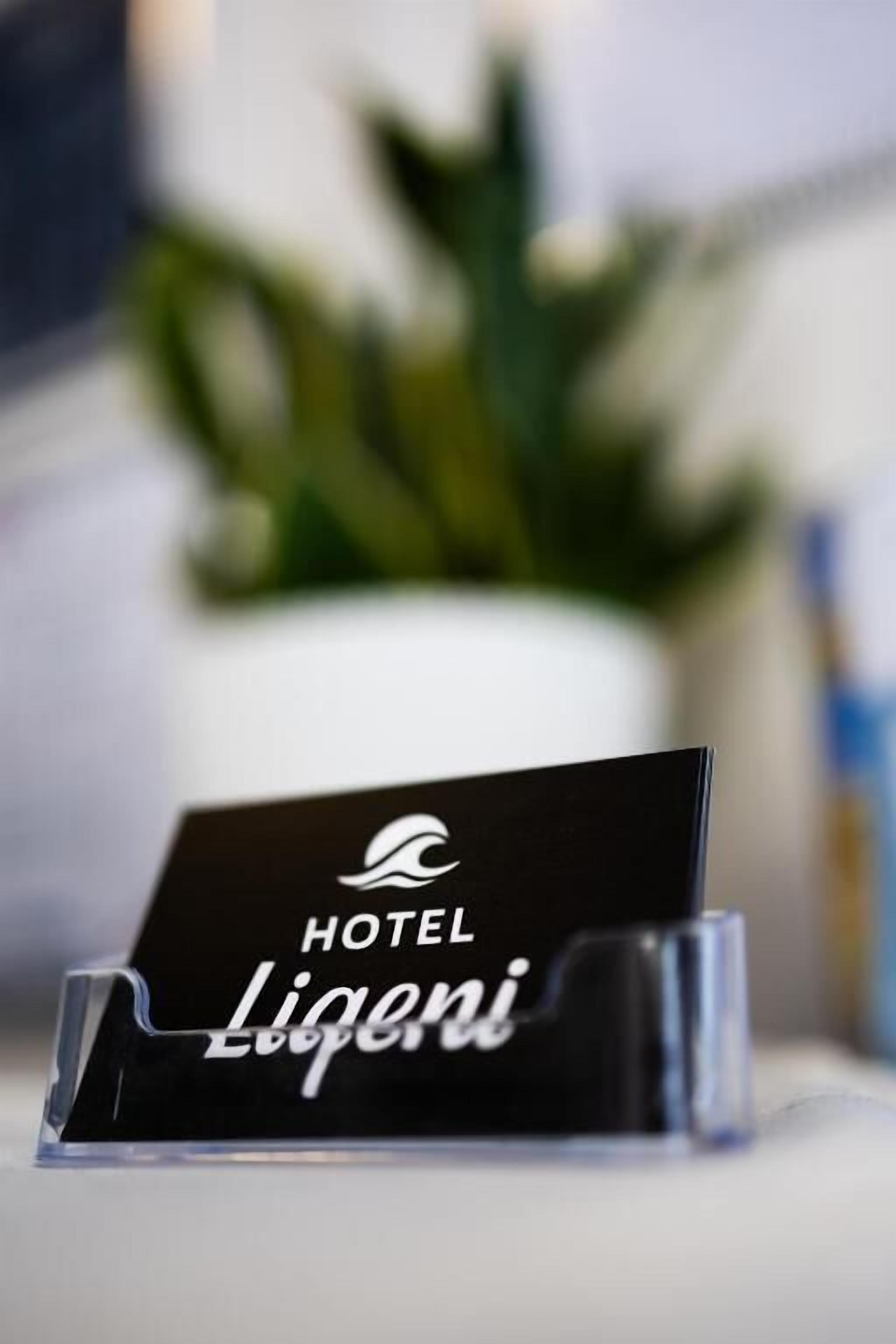 A hotel name card for "HOTEL Ligern" on a clear stand.