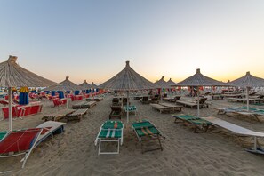 Private beach nearby, beach bar - Esal Hotel (Durrës)