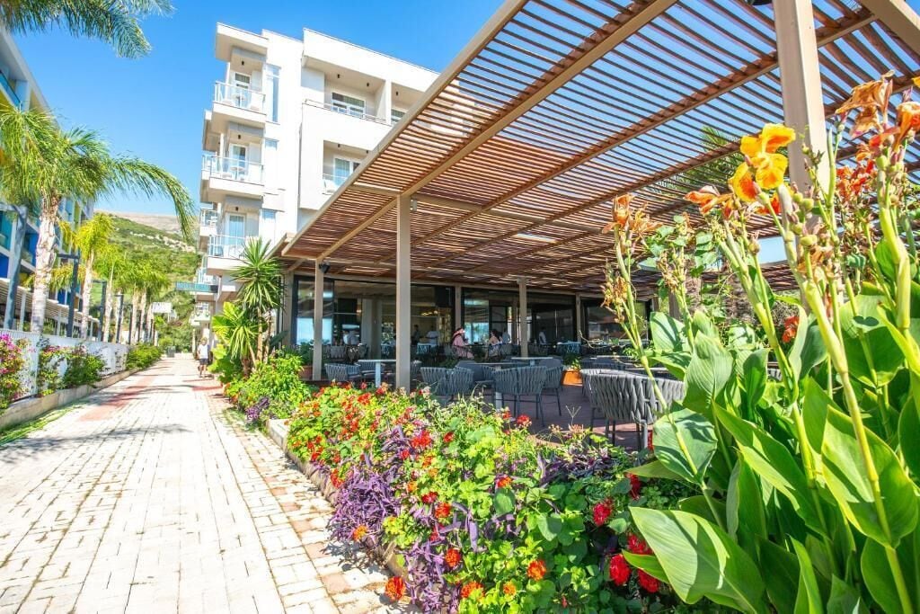 المنشأة من الخارج