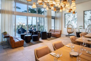 2 restaurants servant le petit déjeuner