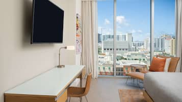 1 多间卧室、高档床上用品、客房内保险箱、办公桌