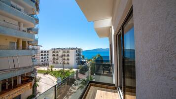 Chambre Double Standard, balcon, vue partielle sur la mer | Vue depuis le balcon