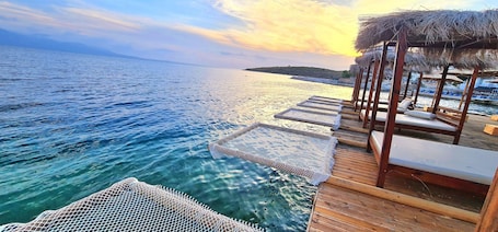 Playa privada en los alrededores, sillas reclinables de playa