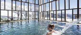 Wifi, 150m from shops, swimming pool, sauna, hammam, balcony, fireplace or stove, tv, ski locker