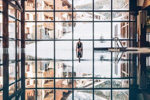 Alberca techada y alberca climatizada