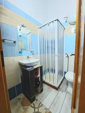 Economy Room | Bathroom - B&B Cappotto Civico 48 (Pompei)