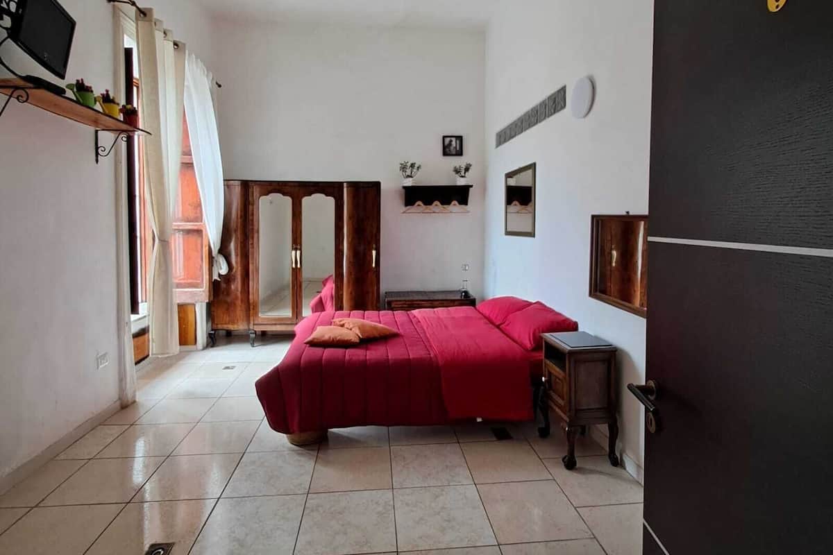 1 bedroom, premium bedding, down duvets, Select Comfort beds