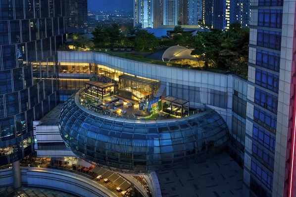 Rooftop bar, alfresco dining, open daily