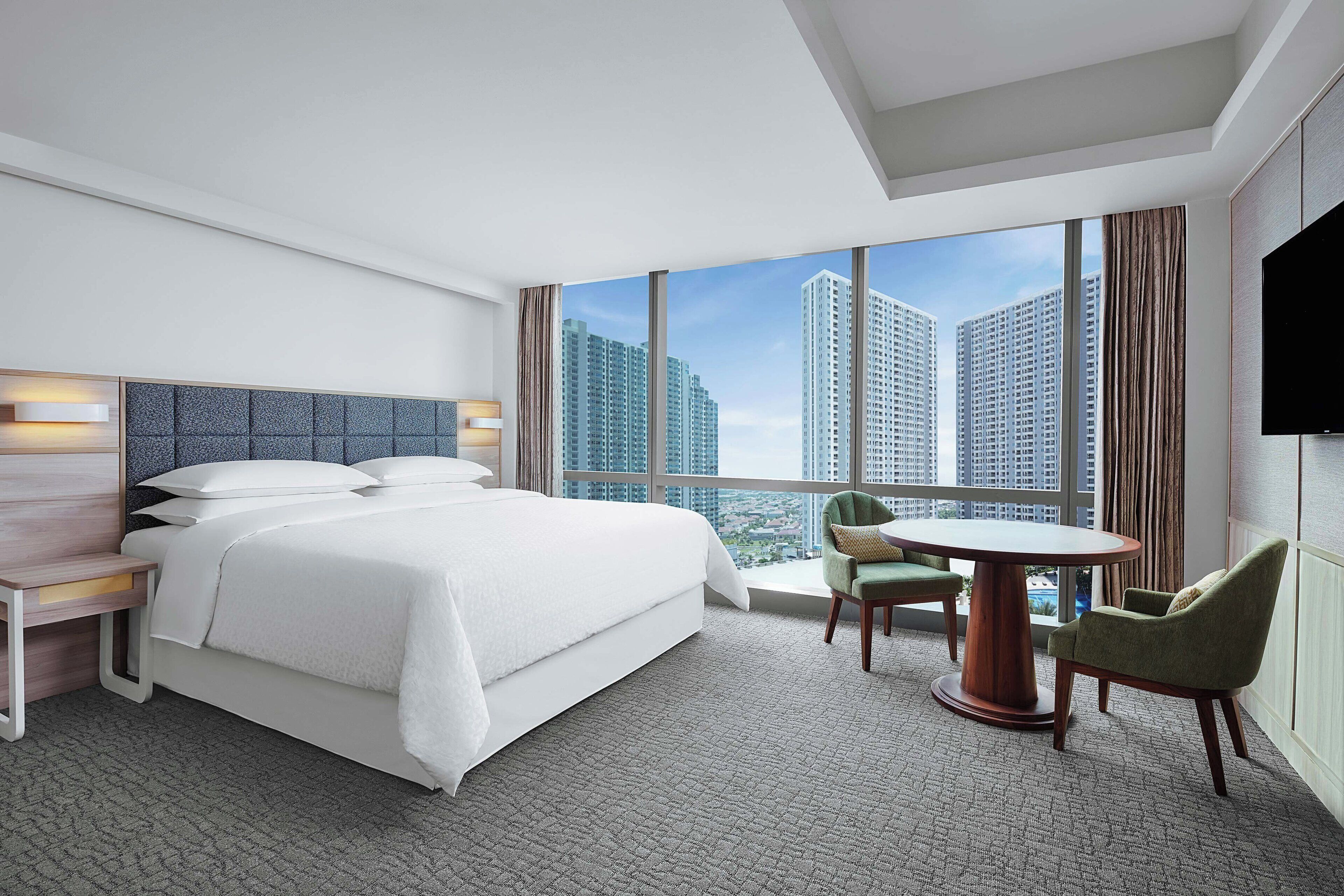 義大利 Frette 床單、高級寢具、客房內保險箱、書桌