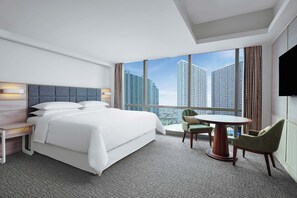 Frette Italian sheets, premium bedding, in-room safe, desk