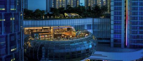 Rooftop bar, alfresco dining, open daily