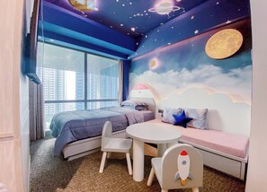 Familienzimmer, 1 King-Bett | Italienische Bettbezüge von Frette, hochwertige Bettwaren, Zimmersafe
