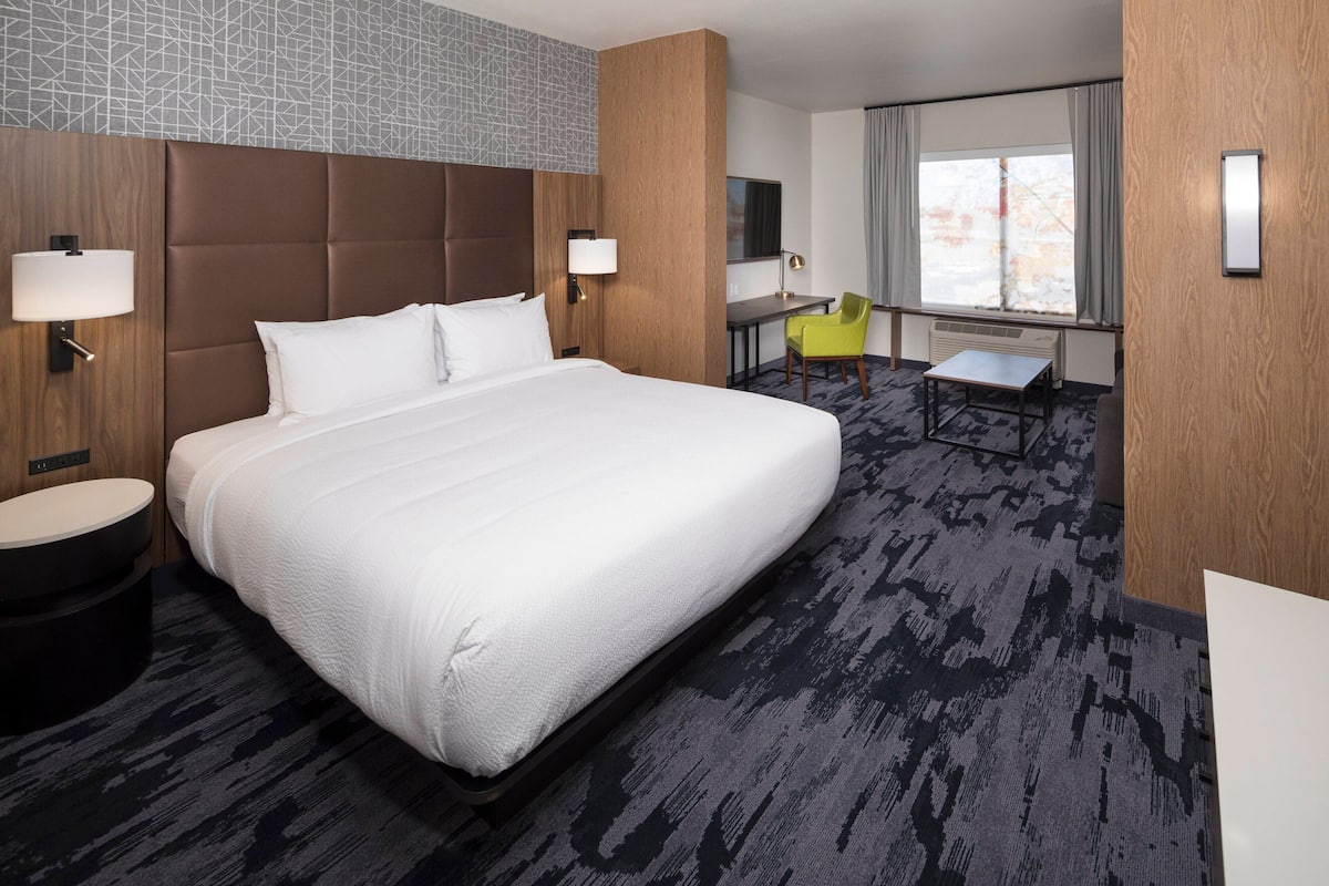 Pillow-top beds, desk, laptop workspace, blackout curtains