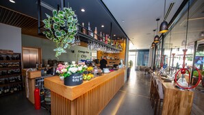 Bar (on property) - City Center Hotel (Tirana)